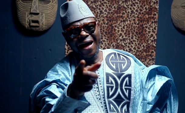 Fodé Kouyaté rend hommage au Président Doumbouya dans son nouveau clip "Nankama"
