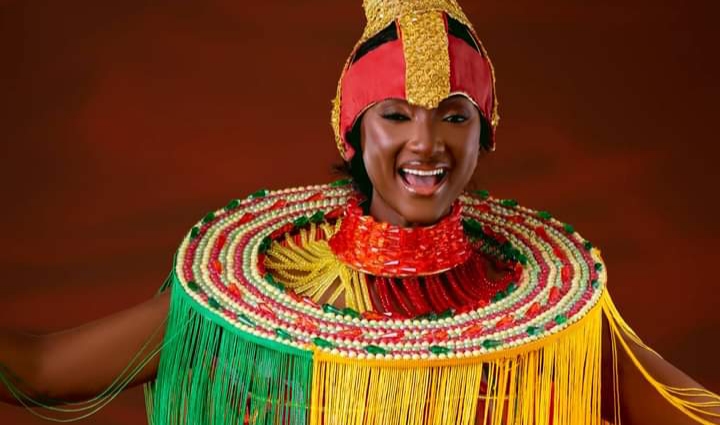 Miss Monde: Makia Bamba rayonne avec son costume traditionnel !