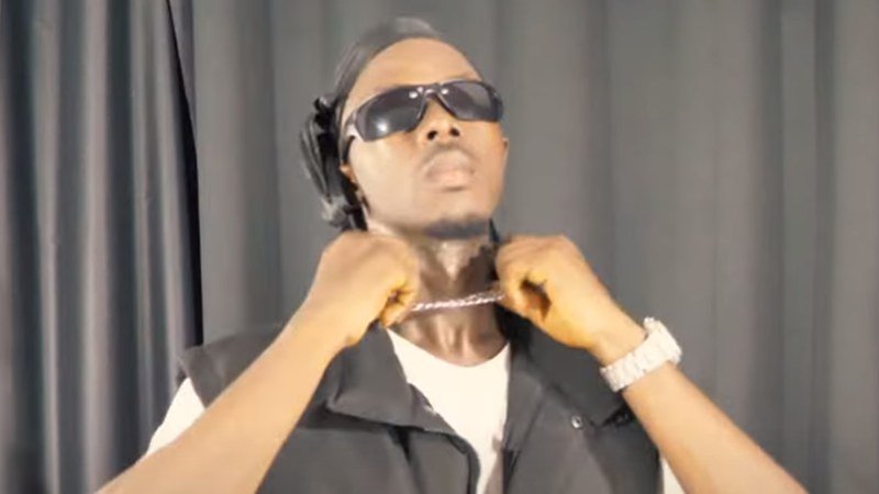 Le G, fusionne le Gospel avec de la Drill dans son dernier clip "Guinéen Drill Gospel"