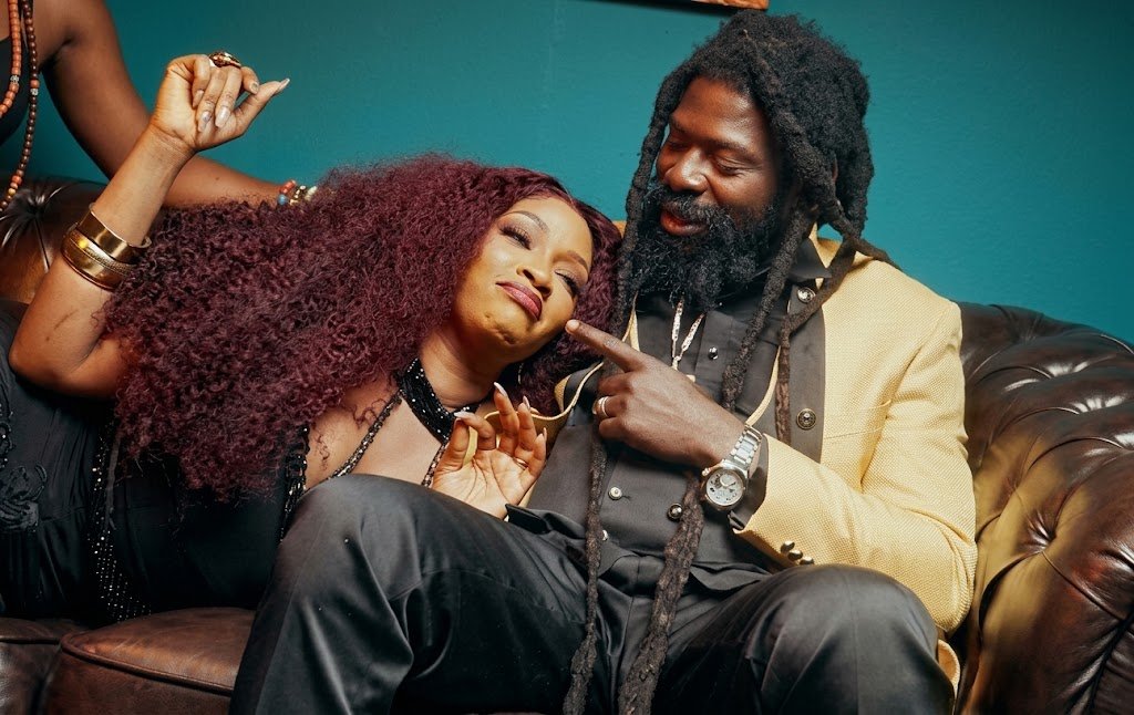 Takana Zion et Djelykaba Bintou dévoilent le clip de « M’MIRAWAMA »