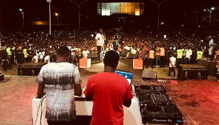 Kevin Constant et autres vilipendés par le public lors du concert de Deeg J and Freinds.