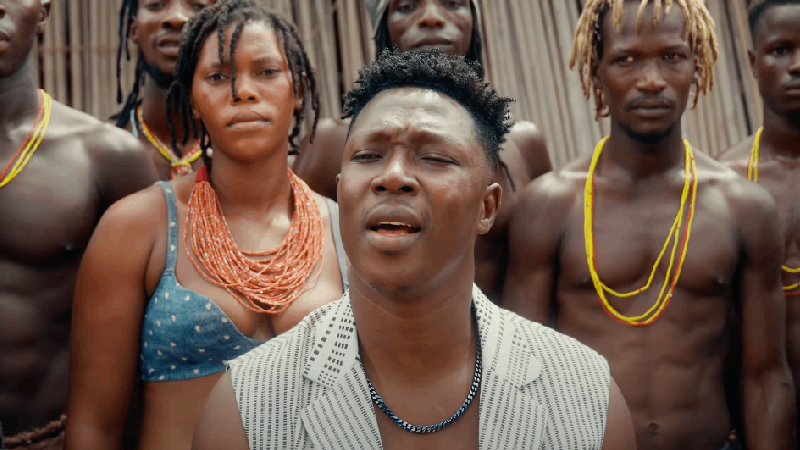 Capture d&#039;écran du clip &quot;Fe Raba&quot;