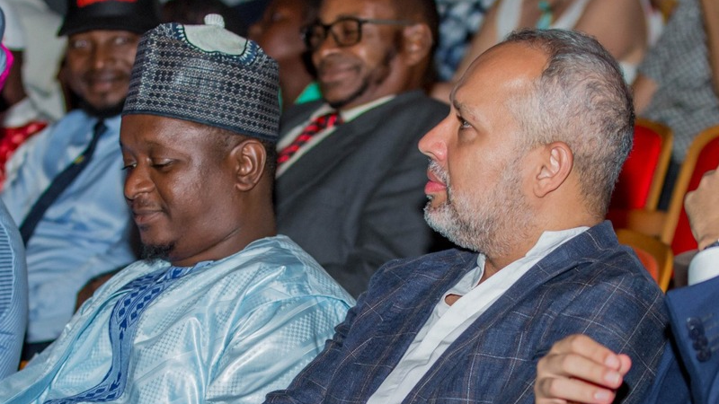 De gauche à droite : Moussa M. Sylla (Ministre de la Culture) et Son Excellence Issam Taïeb (Ambassadeur du Royaume du Maroc en Guinée)