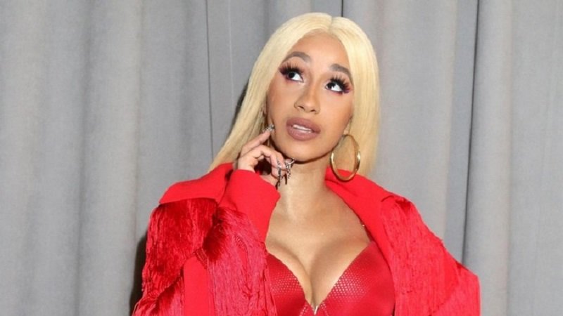 La star américaine Cardi B se film aux toilettes en plein crise de diarrhée...