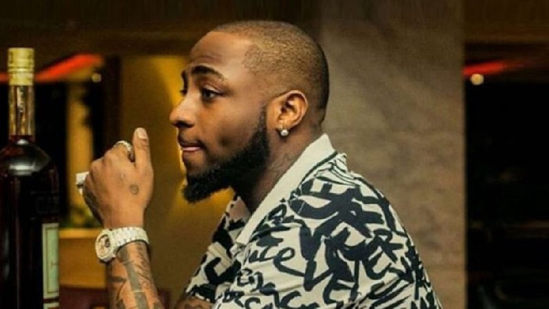 Le chanteur Davido arrêté à Dubaï ?? Il réagit !