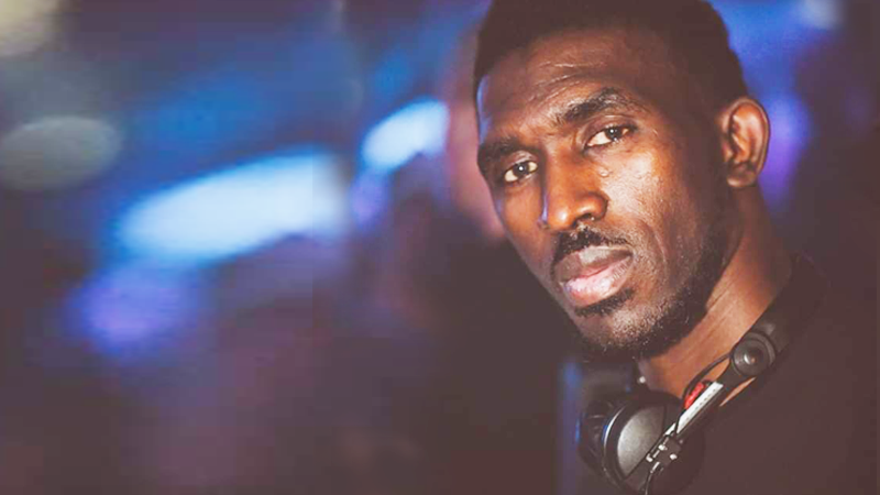 Dj Papi et le Collectif des Guinéens de l’Isere en soirée pour la fête du réveillon.