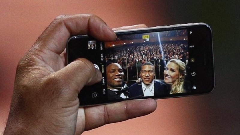 Pourquoi Drogba utilise toujours un IPhone 6 ?