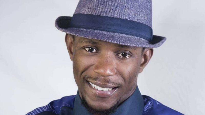 Spectacle de Slam et de Poésie « Ecritude 2 », le Parolier du Sud, pour la voix de la Guinée à Abidjan.