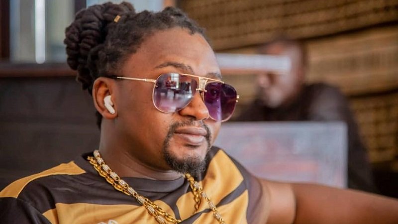 Azaya annonce la sortie de son "Overdose"