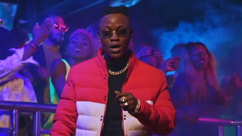 King Alasko revient dans un clip survolté "Yetekanna"