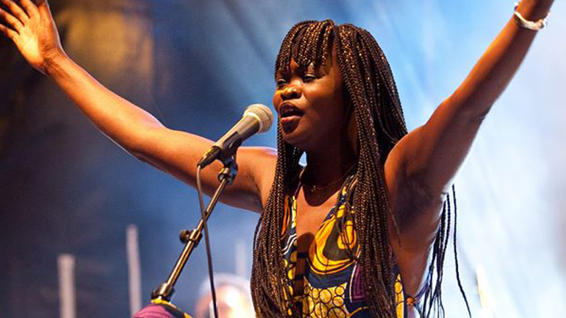 "Célébrons nos légendes vivantes" : Maciré Sylla, la Reine de la musique guinéenne