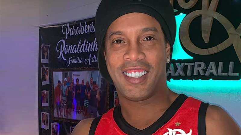 Ronaldinho remis finalement en liberté 