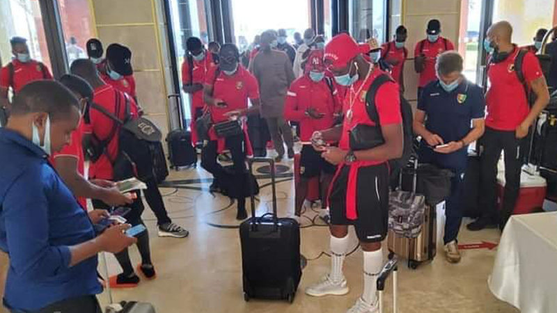 Syli national : Didier Six à N’Djamena avec 23 joueurs !   
