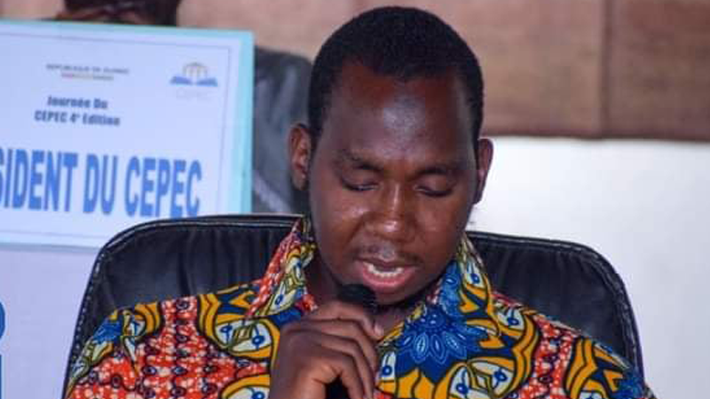 Mamadou Yidhi Diounkoun SALL malgré son handicap, il est auteur d'un livre, « Le handicap est loin d’être un carcan de l’excellence »