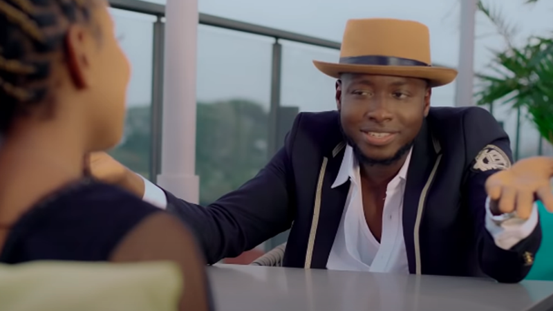 Découvrez « N'soumbou », le nouveau clip de Mousto Camara