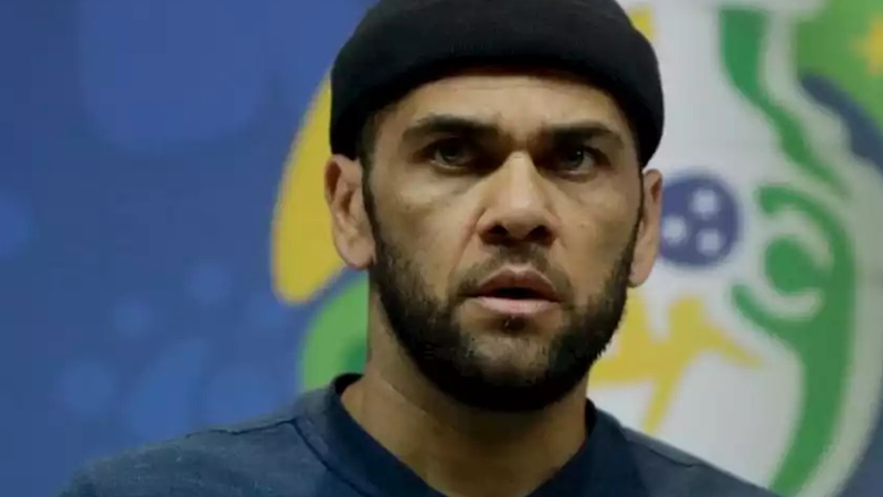 Après six mois sans salaire, Dani Alves, le joueur le plus titré au monde désormais sans club !