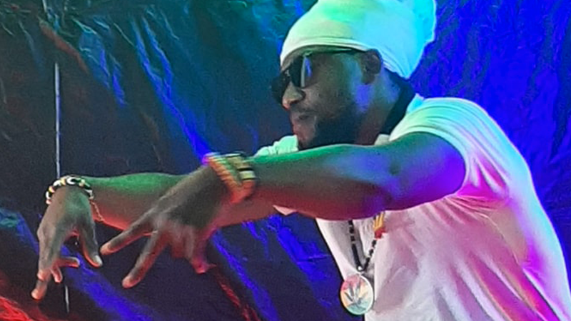 Abraham Singer annonce "Mariwana" son nouveau clip (clichés)