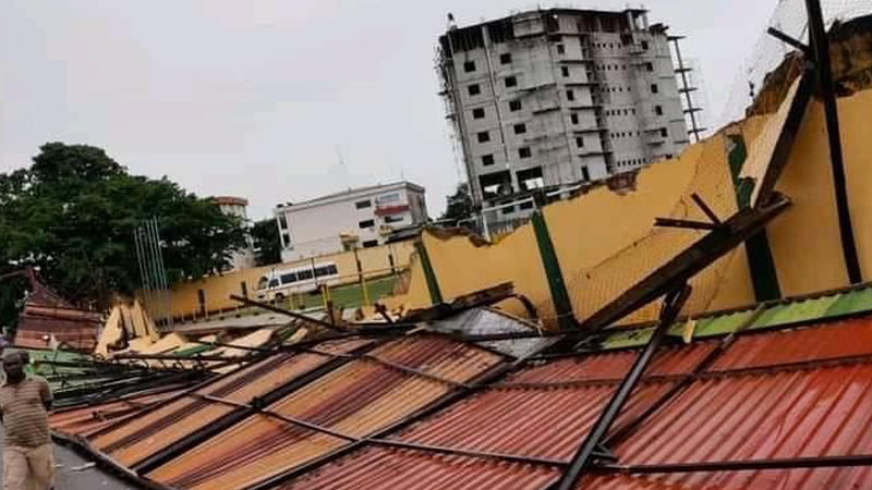 Conakry : Une partie de la clôture du Stade de la Mission à terre ! (Image) 