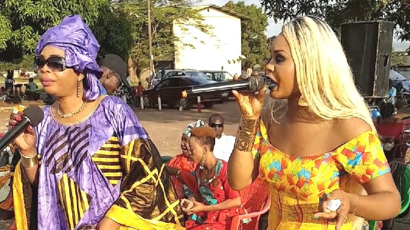 Oumou Siranin et sa mère Sayon Camara lors d’un live