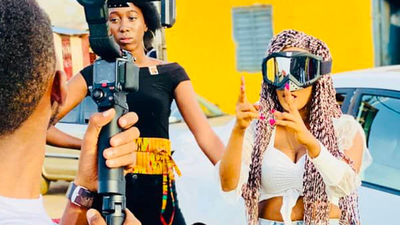 Aïcha Kindia déjà au fourneau pour un nouveau clip (cliché)
