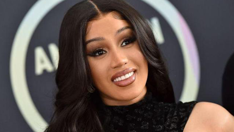 Cardi B jure que son fils parle déjà à 4 mois et se demande s'il y a un rapport avec la pandémie