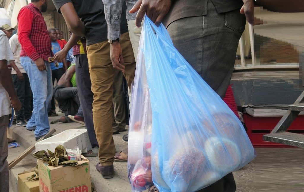 Interdiction des plastiques à usage unique : ce qui change dès ce dimanche en Guinée