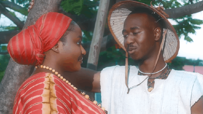 Capture d&#039;écran du clip &quot;Lova&quot;